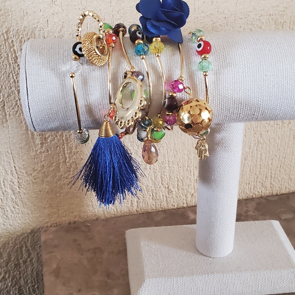 Bracelets - Picture 2 of 9